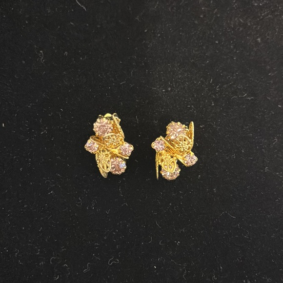 Gold Tone Floral Brooch Clip Earrings Set Rhinestone Filigree VTG Demi-Parure - Picture 10 of 12